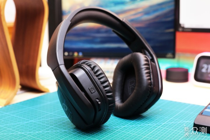 拓宽了耳机的使用场景,不仅可以在pc端口lol pubg,也能在手机上开黑