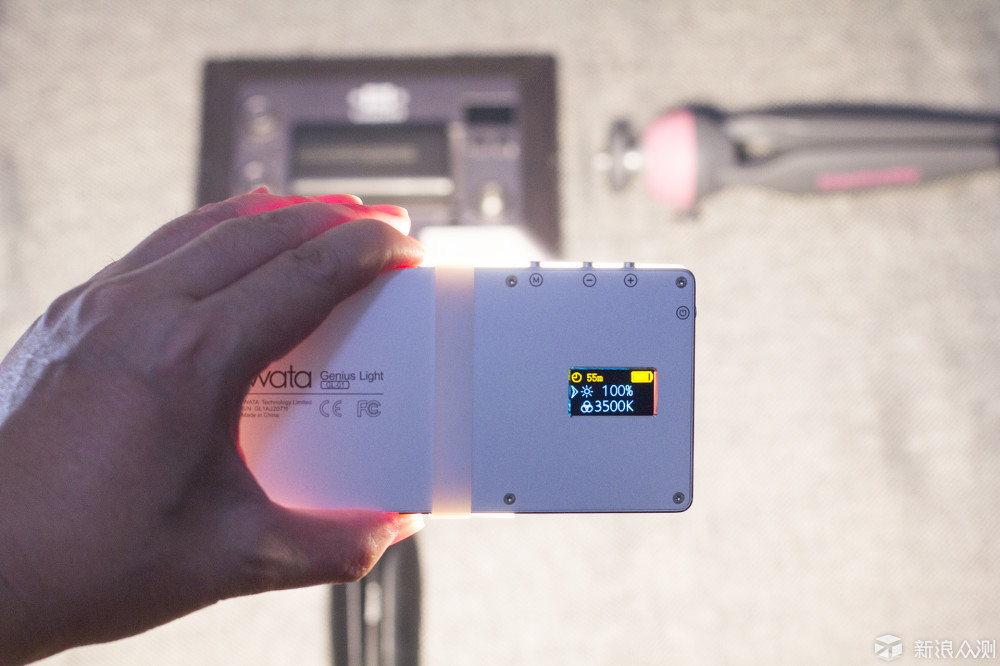 高显色Iwata LED便携摄影摄像补光灯_新浪众测