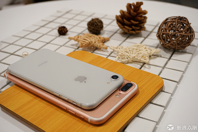 高材质小巧iPhone 8 点缀生活的时尚单品_新浪众测
