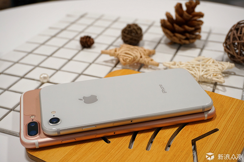 高材质小巧iPhone 8 点缀生活的时尚单品_新浪众测