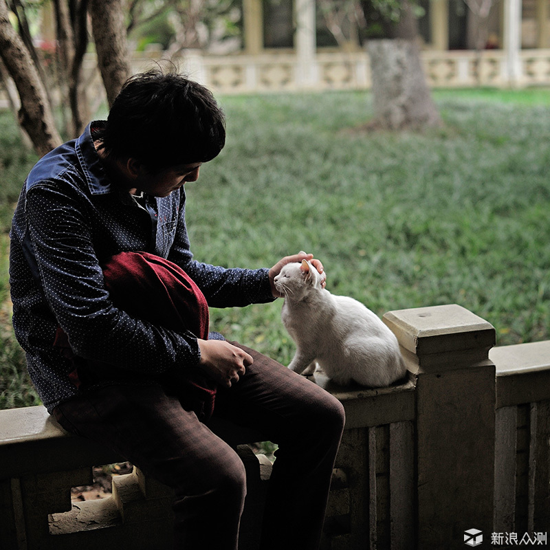 学会这几招，你也能自如地在旅行中拍摄陌生人_新浪众测