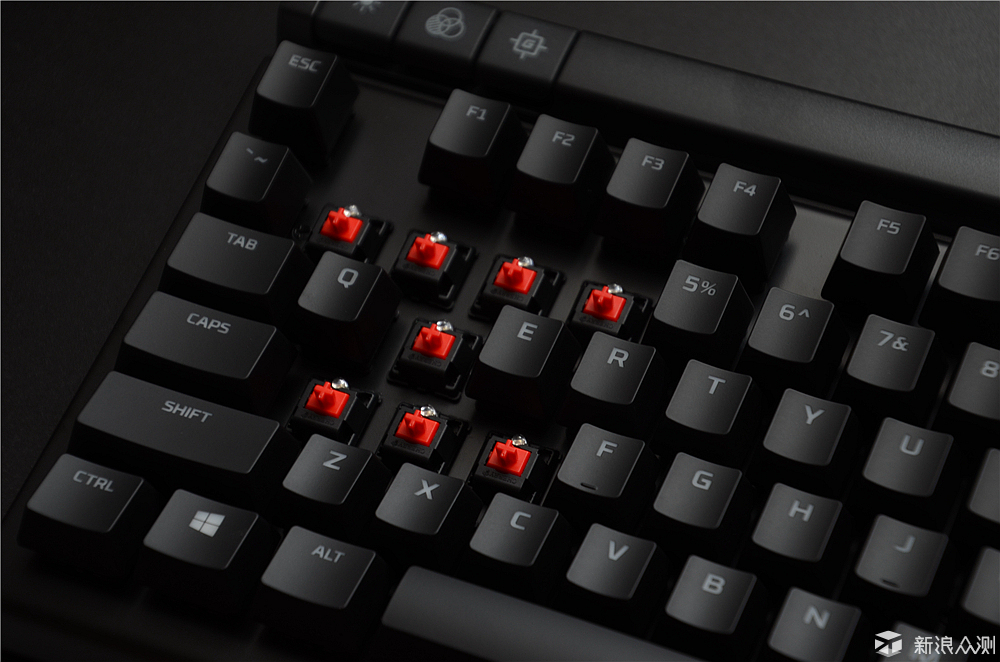 你会不会为这个键盘的黑红搭配和体验买单？_新浪众测