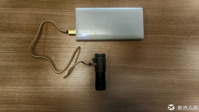 小巧的追光逐影装备，务本TO10R手电使用测评_新浪众测