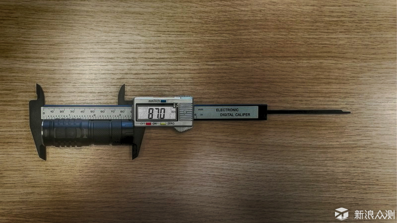 小巧的追光逐影装备，务本TO10R手电使用测评_新浪众测