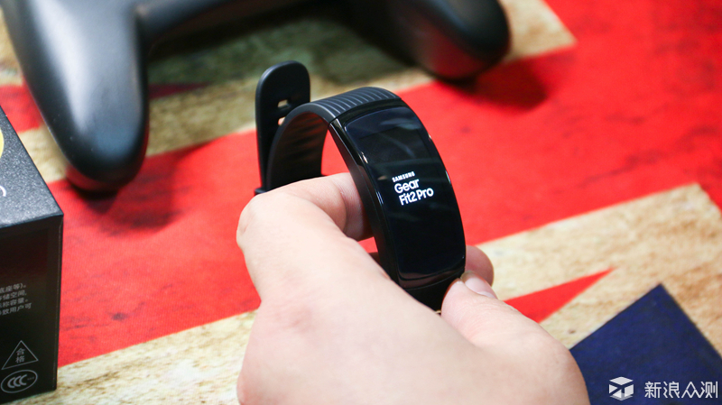 三星Gear Fit 2 Pro：手环也开始玩全面屏了！_新浪众测