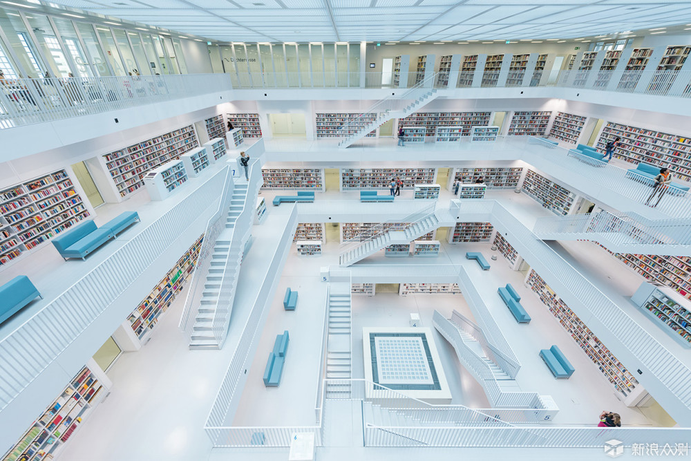 这座“性冷淡”图书馆是斯图加特最性感的看点_新浪众测