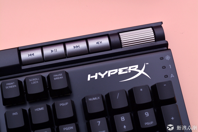 带着HyperX阿洛伊精英RGB机械键盘一起吃鸡_新浪众测