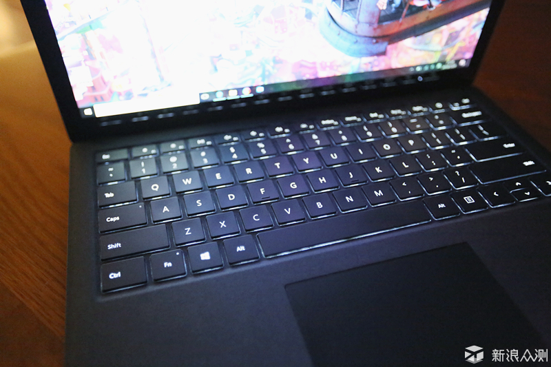 微软 Surface Laptop  开箱及与 Air 简单对比_新浪众测