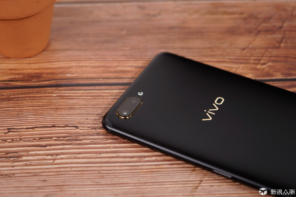 黑科技屏下指纹：vivo X20 Plus UD上手实测_新浪众测