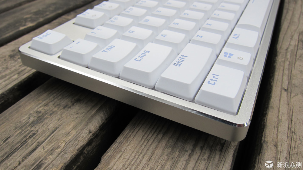 蓝牙&USB轮流上，雷柏MT700多模键盘的新玩法_新浪众测