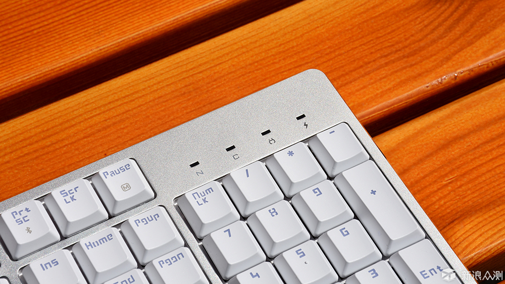 办公室的码字新选择丨雷柏MT700机械键盘体验_新浪众测