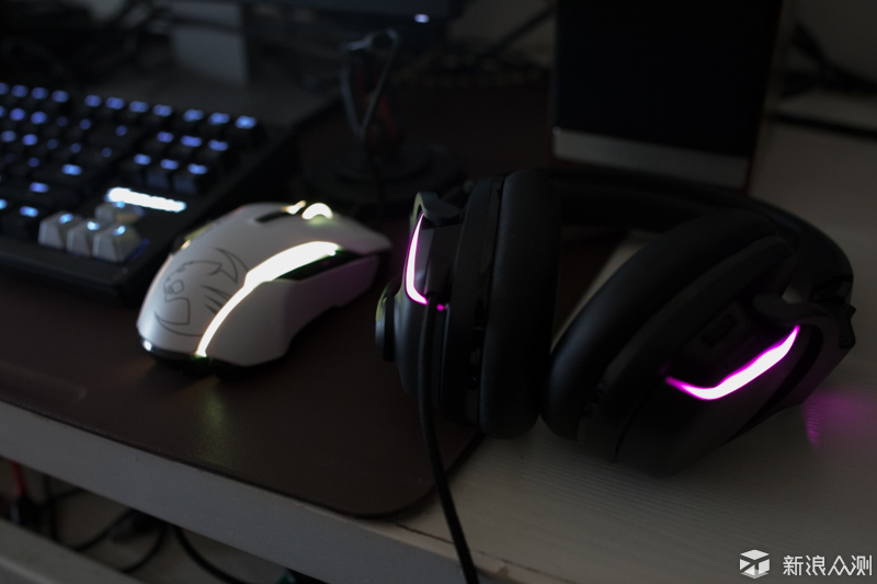 冰豹Khan AIMO RGB耳机：有点贵但吃鸡很爽！_新浪众测