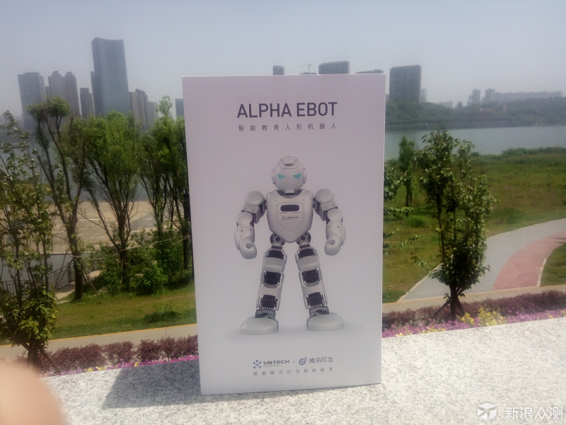 能陪伴孩子健康成长的伙伴，Alpha Ebot机器人_新浪众测