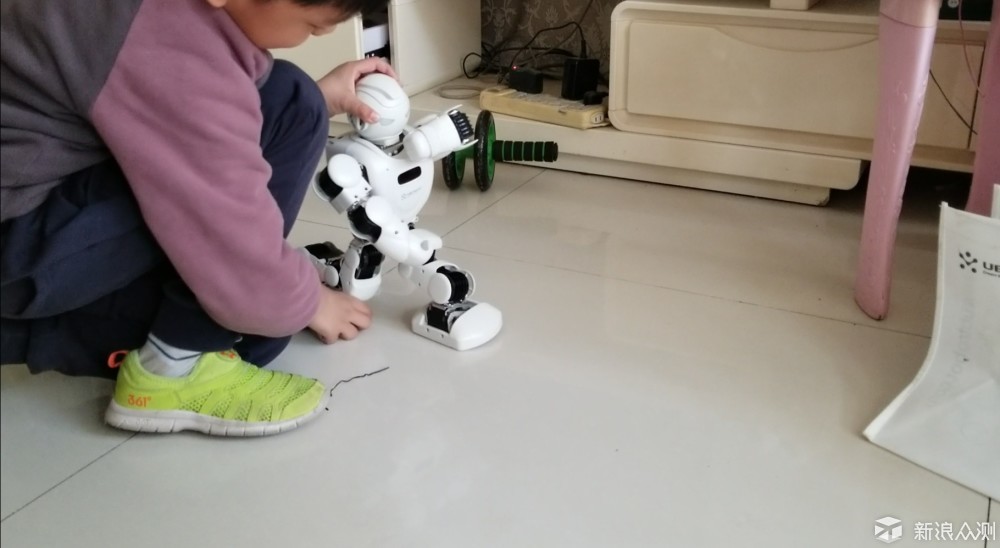 优必选Alpha Ebot教育机器人 孩子成长好玩伴_新浪众测