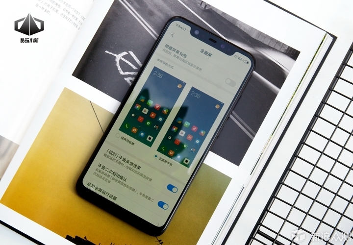 一次为全面屏的升级，小米 8吃上MIUI 10_新浪众测