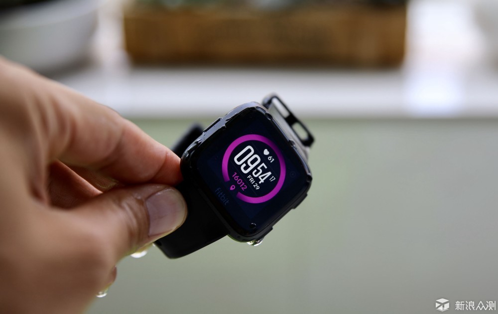 芯连芯方能展现自我—Fitbit Versa手表评测_新浪众测