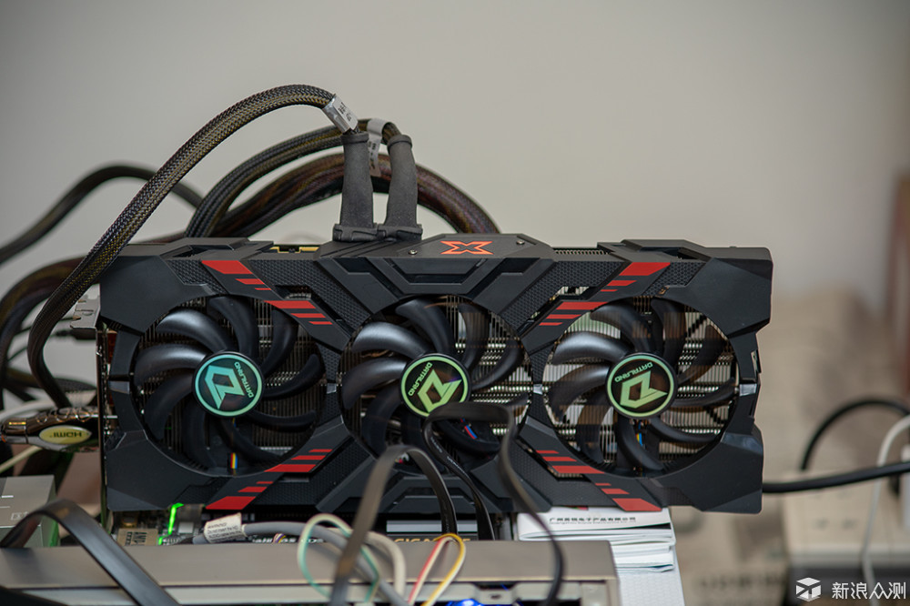 凉又静:迪兰RX VEGA56 X-Serial战神显卡_新浪众测