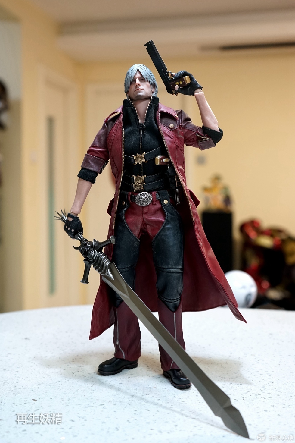 Asmus Toys 1/6 鬼泣4 DANTE/但丁 开箱、把玩_新浪众测