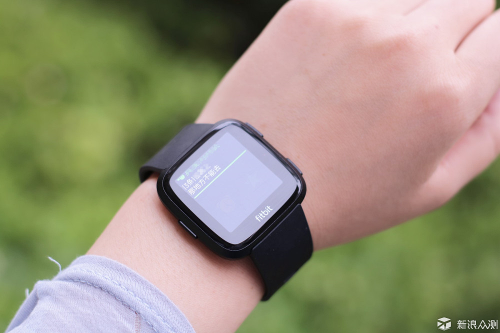 续航出色，真正适合全天候佩戴的Fitbit Versa_新浪众测