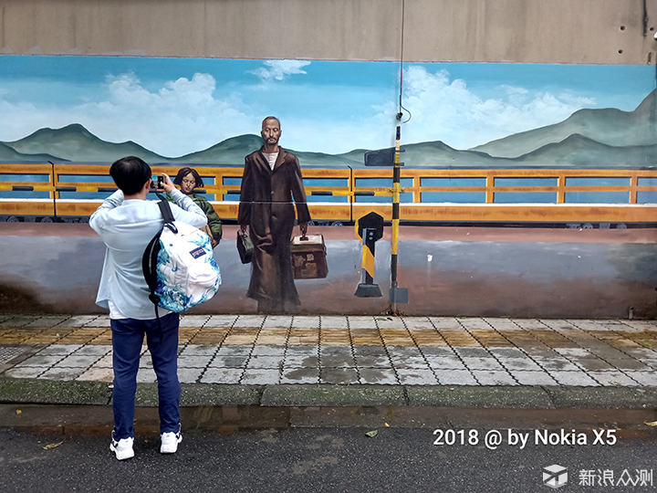 前辈砸核桃、档子弹 后辈Nokia X5强势登场_新浪众测