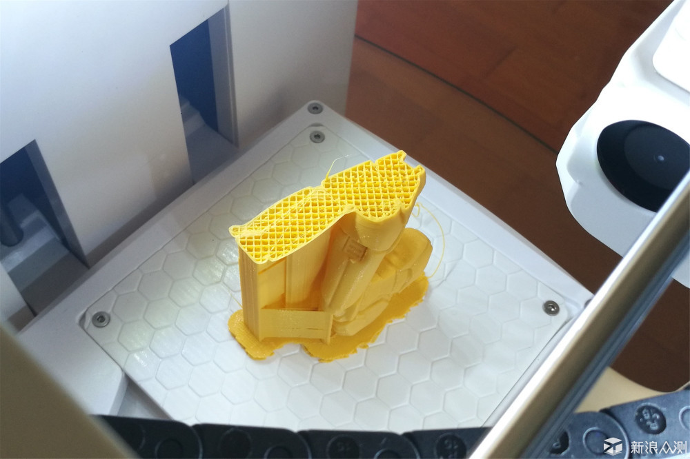 钢铁侠是这样炼成的——岩智能3D打印机_新浪众测