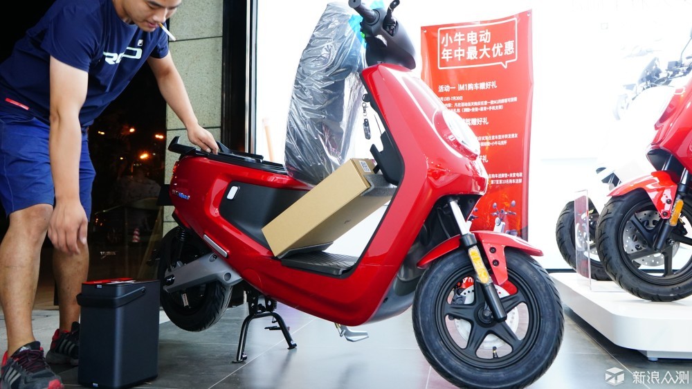 深夜提车 小牛M+ 动力版使用感受_新浪众测