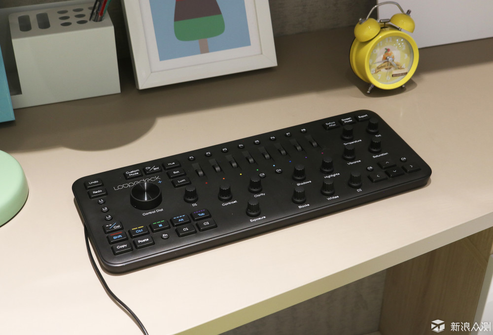 最会玩颜色的Loupedeck+键盘体验，值得买？_新浪众测