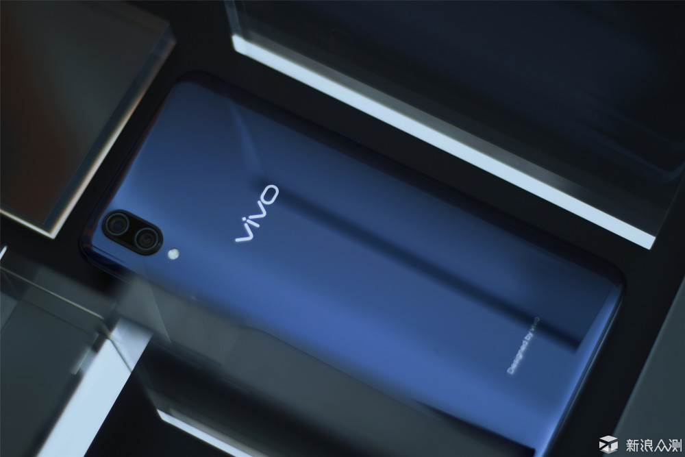 艺术生与文青的碰撞：VIVO X23对比坚果R1评测_新浪众测