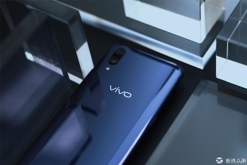 艺术生与文青的碰撞：VIVO X23对比坚果R1评测_新浪众测