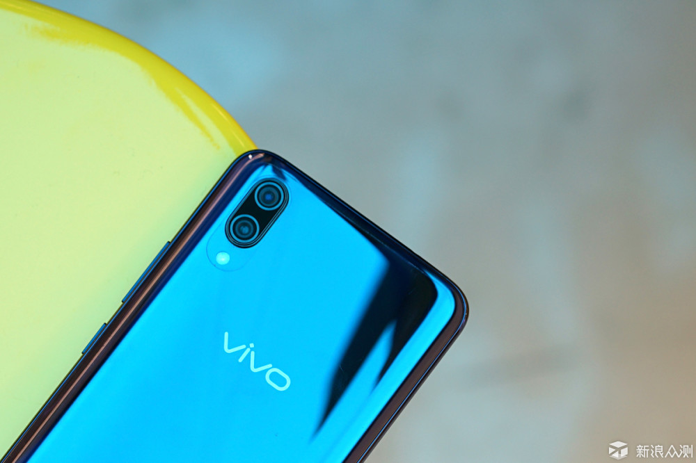 专注于拍摄应用及全面屏效果，vivo X23测评_新浪众测