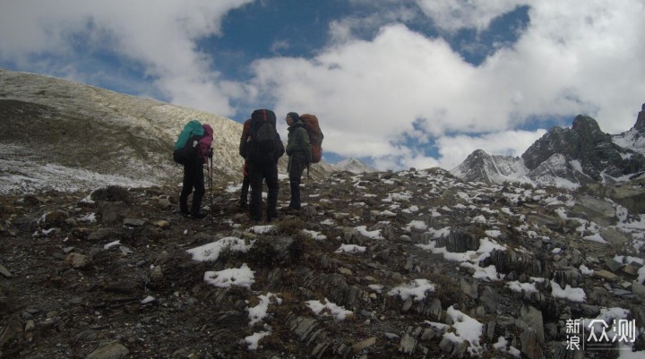 登山、徒步越野赛LEKI碳纤维伸缩折叠手杖体验_新浪众测