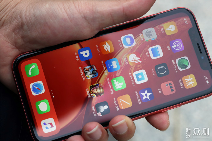 八年果粉不只是情怀，带上表妹探索iPhone XR_新浪众测