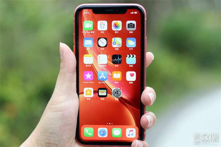 八年果粉不只是情怀，带上表妹探索iPhone XR_新浪众测