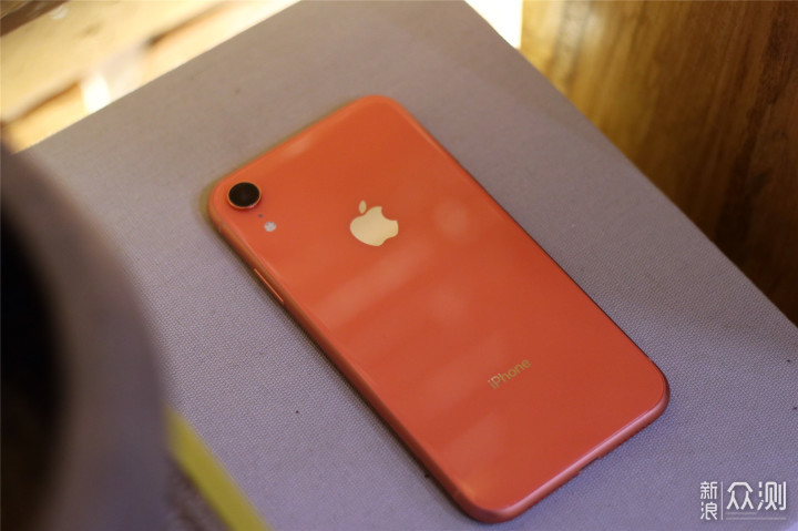 八年果粉不只是情怀，带上表妹探索iPhone XR_新浪众测