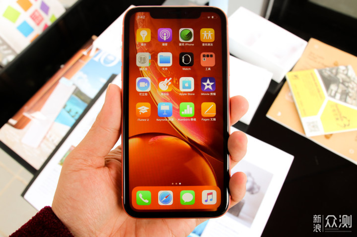 八年果粉不只是情怀，带上表妹探索iPhone XR_新浪众测