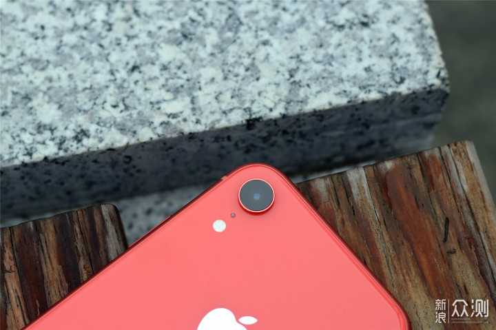 八年果粉不只是情怀，带上表妹探索iPhone XR_新浪众测