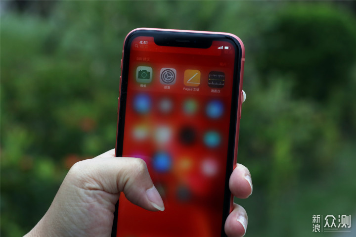 八年果粉不只是情怀，带上表妹探索iPhone XR_新浪众测