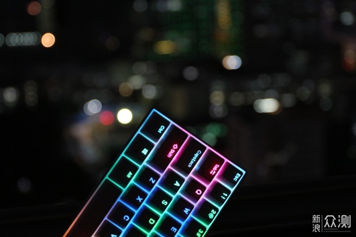 这应该是最便宜的cherry RGB轴键盘了吧 _新浪众测