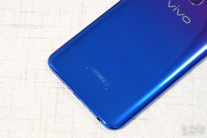 颜值至上——vivo Z1青春版手机开箱评测_新浪众测