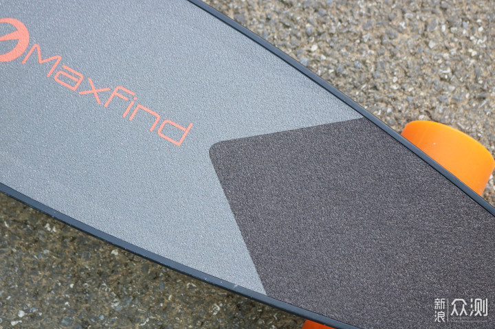 大人小孩都能玩，MaxFind MaX2电动滑板车体验_新浪众测