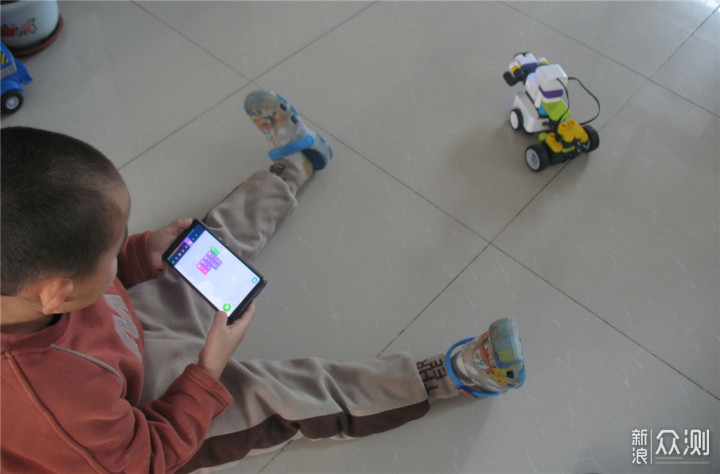 葡萄编程机器人让孩子玩儿中体验“码农”_新浪众测