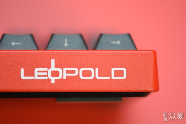 微距镜头下依旧完美 leopold 赤色机械键盘_新浪众测