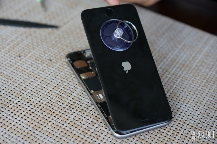 第一次为苹果手机换电池，原来是那么轻松的_新浪众测