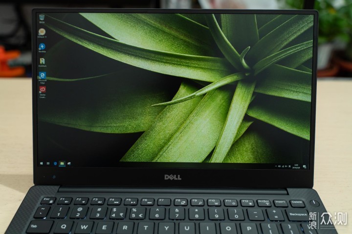 终端轻薄笔记本对比，华硕灵耀U VS DELL XPS_新浪众测