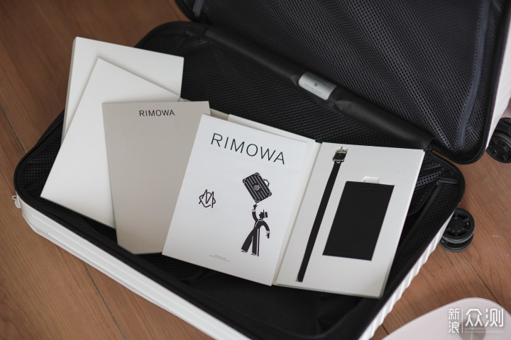 RIMOWA日默瓦行李箱开箱！小仙女教你如何收纳_新浪众测