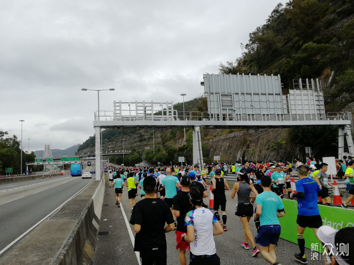 二桥三隧，亚洲最虐—挑战香港马拉松赛道_新浪众测