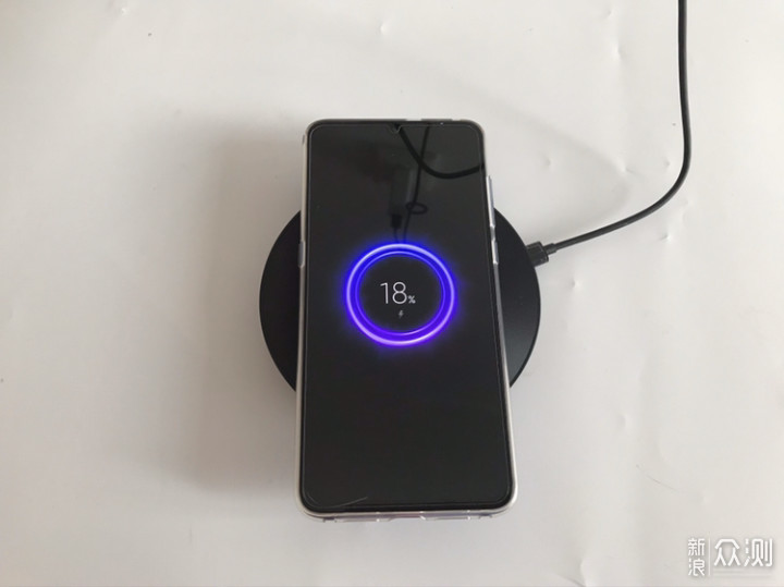 用小米9进行了测试:一般的手机壳均能正常进行无线充电功能,小米官方