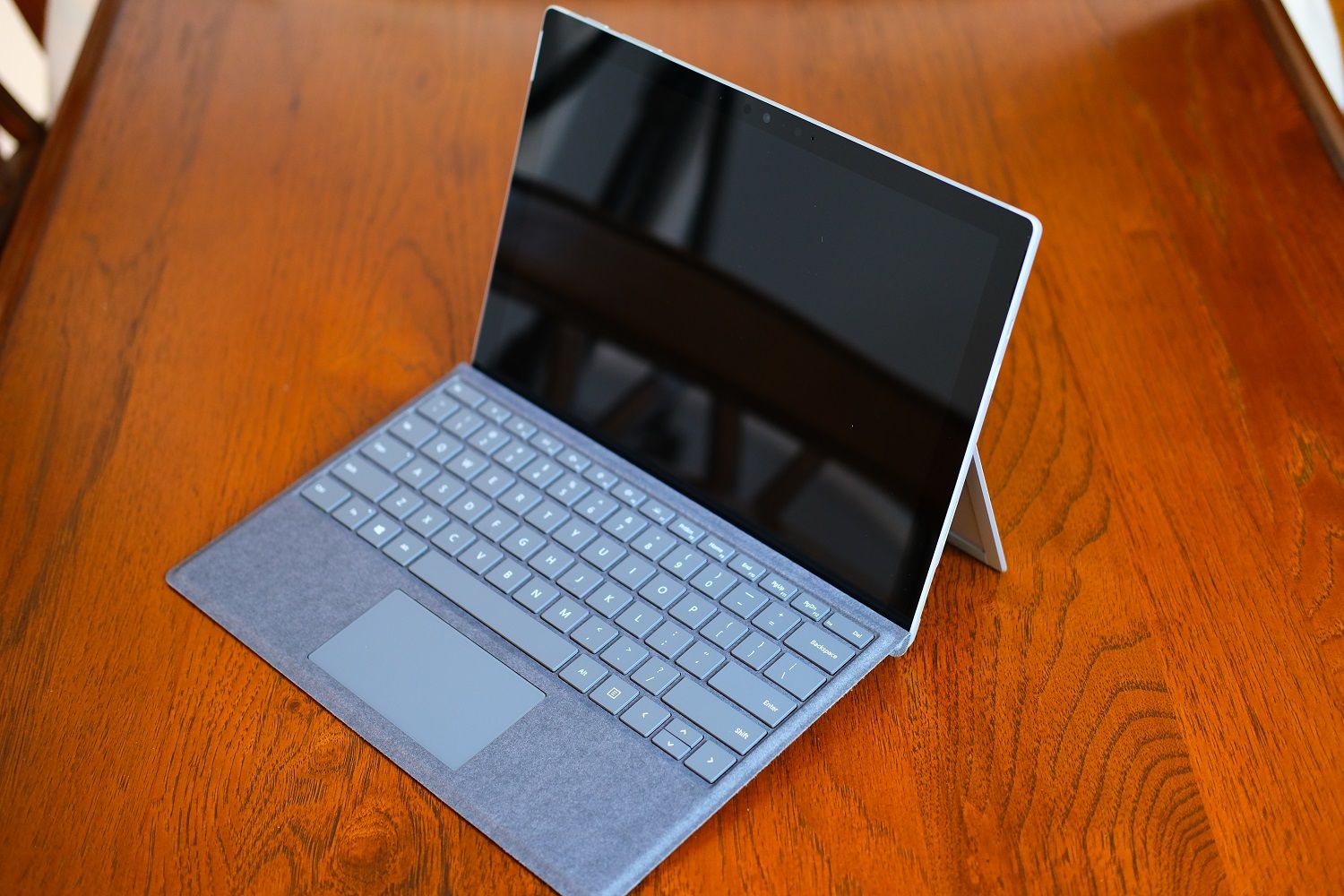 轻办公的终极之选:surface pro 7开箱视频