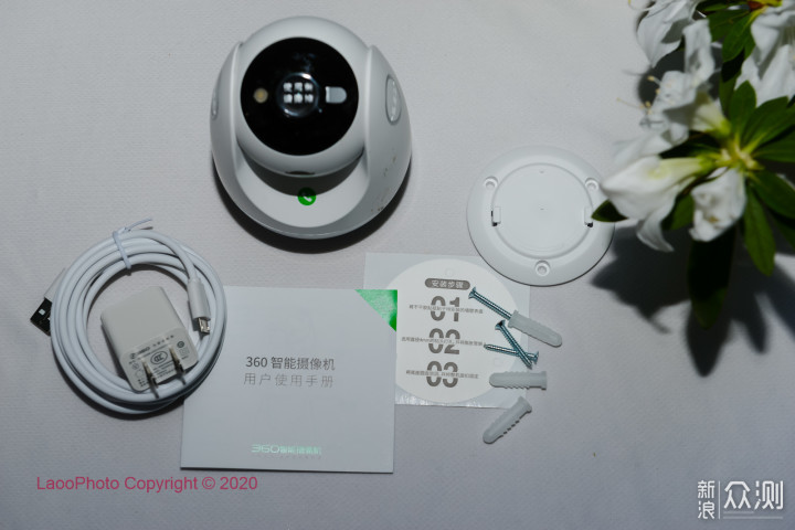 360智能摄像机云台ai版包装盒里的东西很简单:一个有点像不倒翁造型