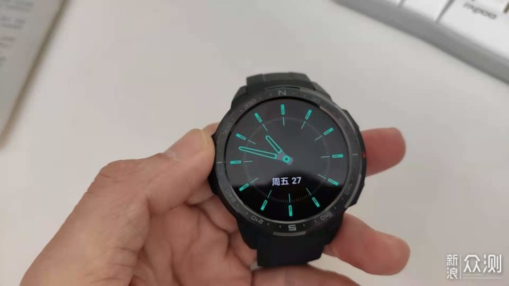 gs pro可以设置待机表盘这样更为接近普通手表的使用体验,但是屏幕常
